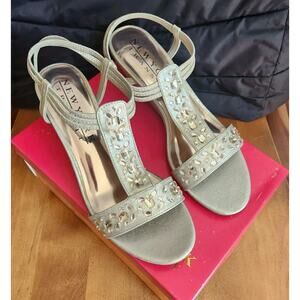 NIB New York Transit Wedge Sandals Shoes Valid Thinking T-Strap Champaigne 10 M